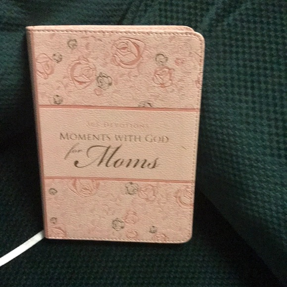 “365 devotions moments with God for Moms” Faux leather bound book - Picture 1 of 14